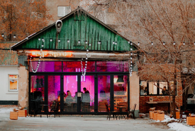 OTTB: Как пятеро алматинцев открыли заведение в гараже