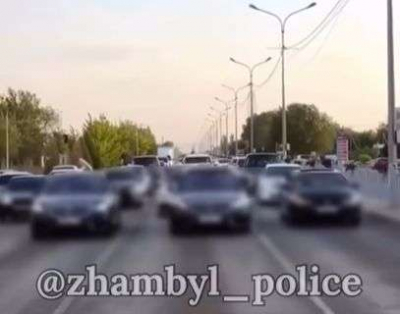 В Таразе выпускников оштрафовали за автокортеж с нарушениями ПДД