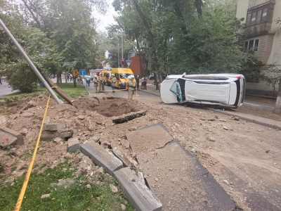 ЧП при опрессовке газопровода: в Алматы перевернулась машина