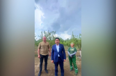 Аким Атырау призвал горожан беречь яблоневый сад в парке Победы
