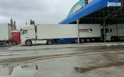 Дальнобойщикам из Казахстана продлили срок временного пребывания в России