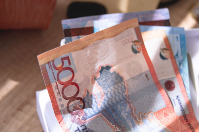 В апреле бизнес взял новых кредитов на 1,5 трлн тенге